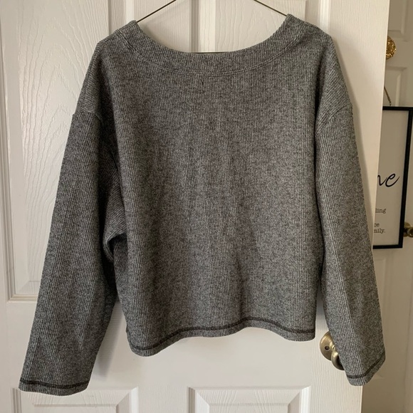 Urban Outfitters Clearwater Ribbed Boxy Cropped Grey Henley Top EUC Size - Small - Picture 3 of 4